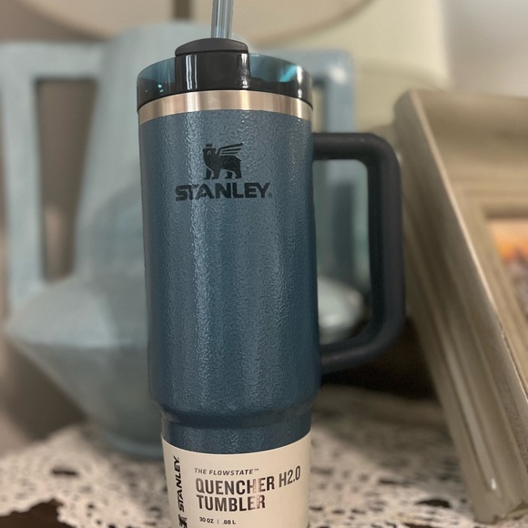 Stanley Hammertone Lake 30 oz - Picture 3 of 5